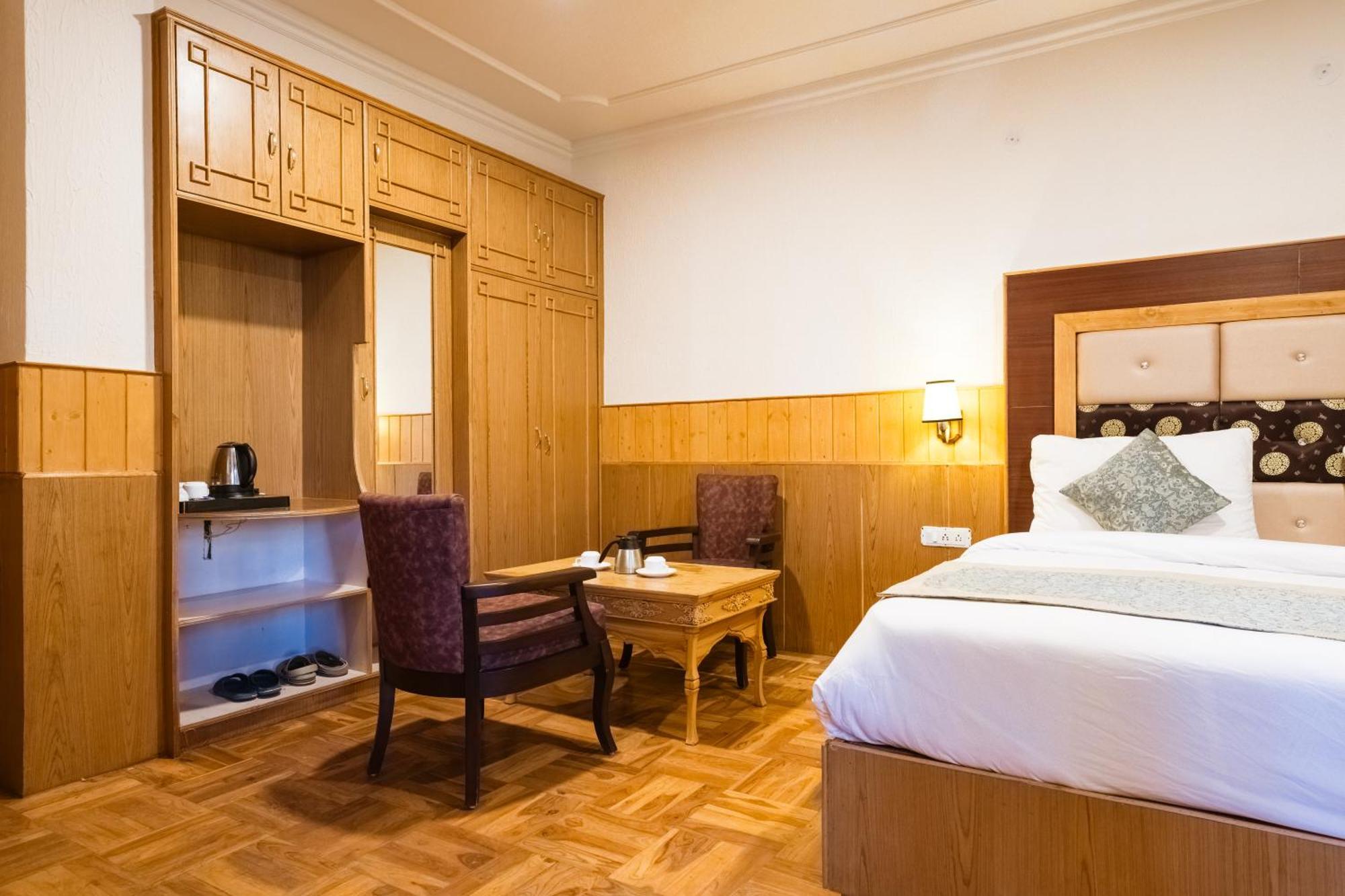Hotel Gawaling International เลห์ ภายนอก รูปภาพ