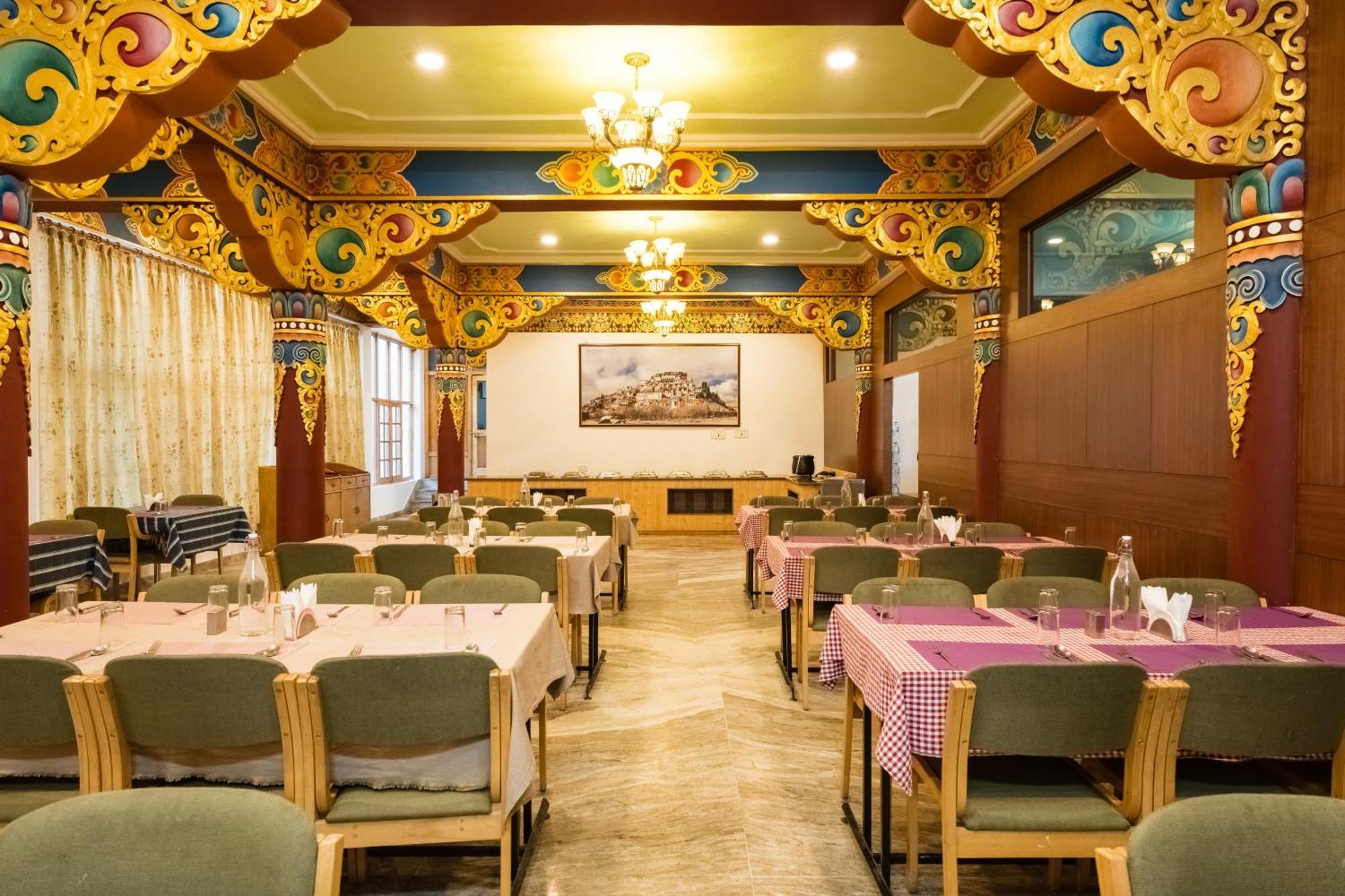 Hotel Gawaling International เลห์ ภายนอก รูปภาพ