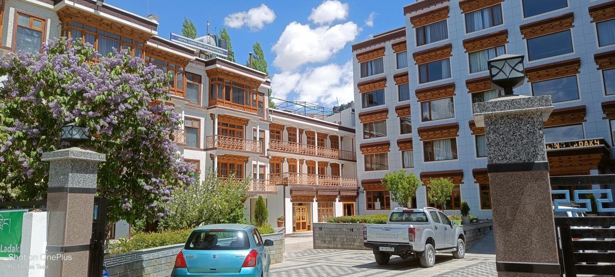 Hotel Gawaling International เลห์ ภายนอก รูปภาพ