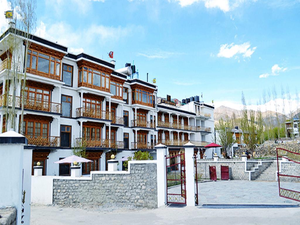Hotel Gawaling International เลห์ ภายนอก รูปภาพ