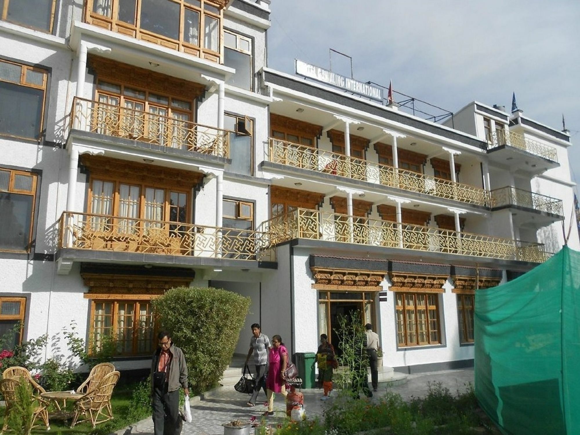 Hotel Gawaling International เลห์ ภายนอก รูปภาพ